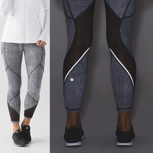 Lululemon Outrun Tight 25"  Black & White Patterned Leggings Sz. 4 w. Pockets